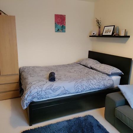 Double Room In A Top Floor Shared Apartment Нортхамптън Екстериор снимка