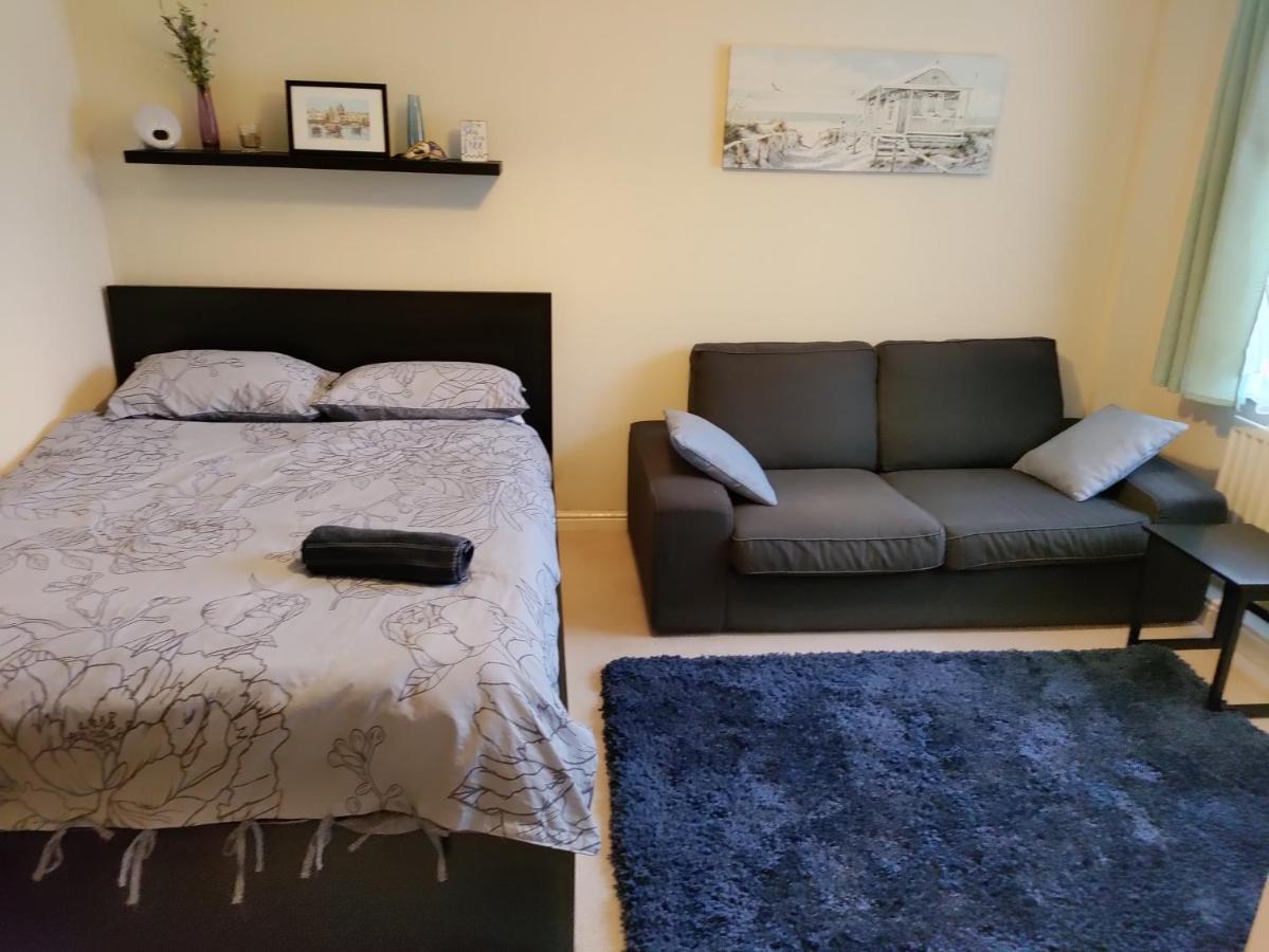 Double Room In A Top Floor Shared Apartment Нортхамптън Екстериор снимка